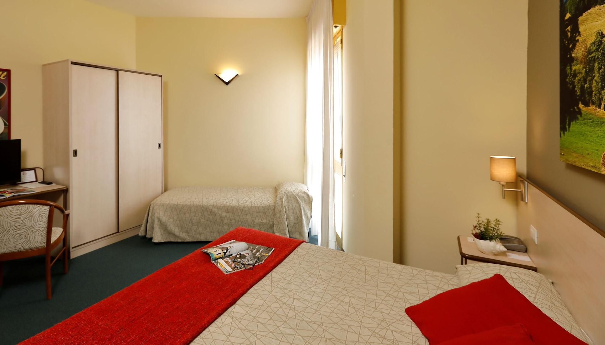 Hotel Ristorante Alcide Poggibonsi Bagian luar foto
