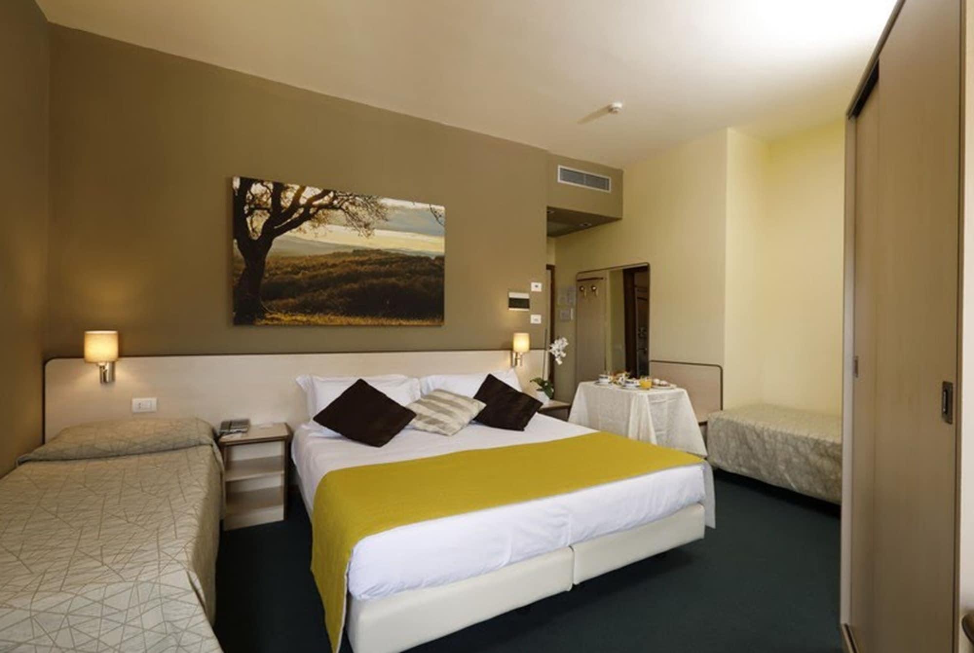 Hotel Ristorante Alcide Poggibonsi Bagian luar foto