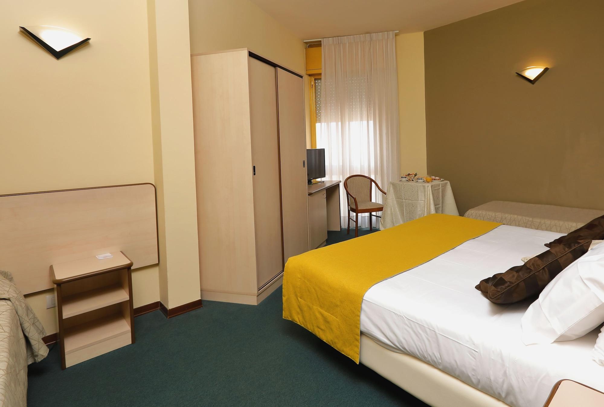 Hotel Ristorante Alcide Poggibonsi Bagian luar foto