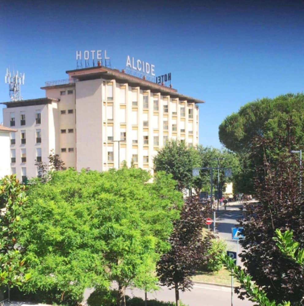 Hotel Ristorante Alcide Poggibonsi Bagian luar foto