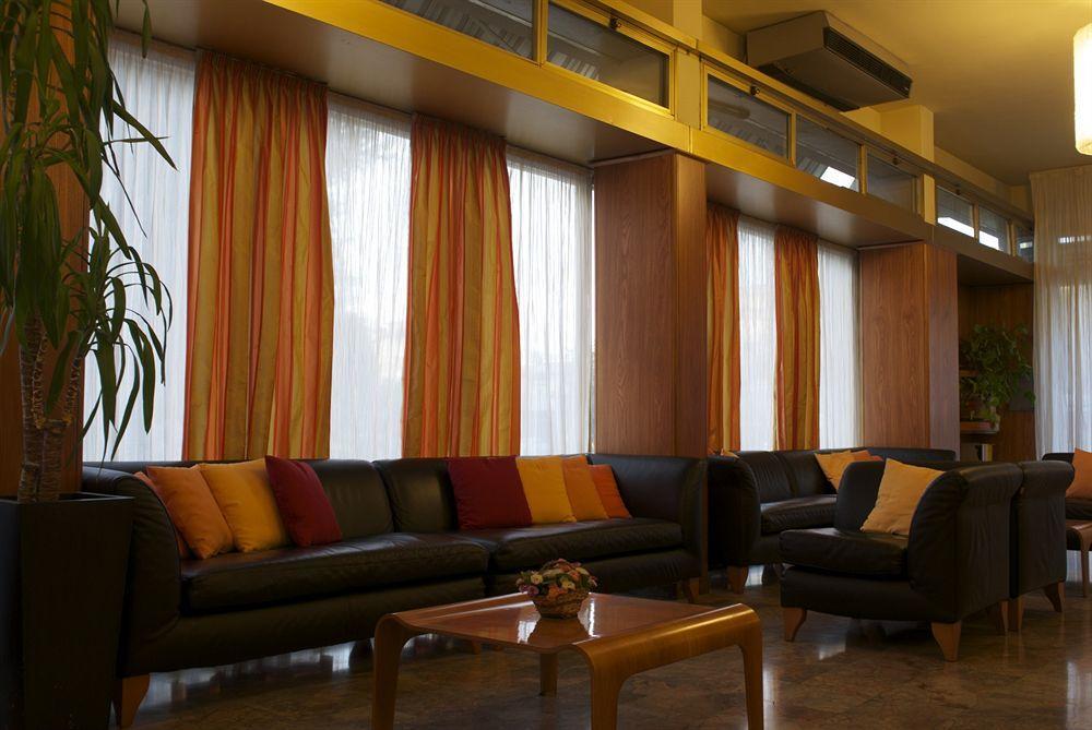 Hotel Ristorante Alcide Poggibonsi Bagian luar foto
