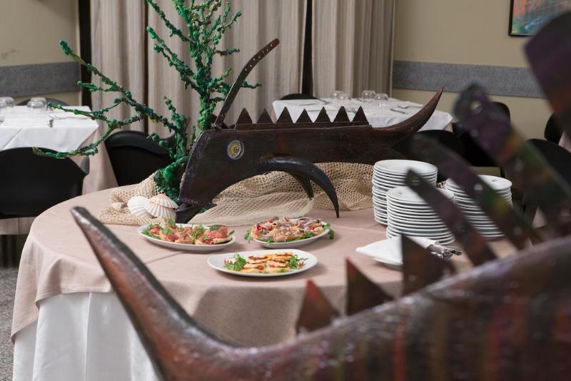 Hotel Ristorante Alcide Poggibonsi Bagian luar foto