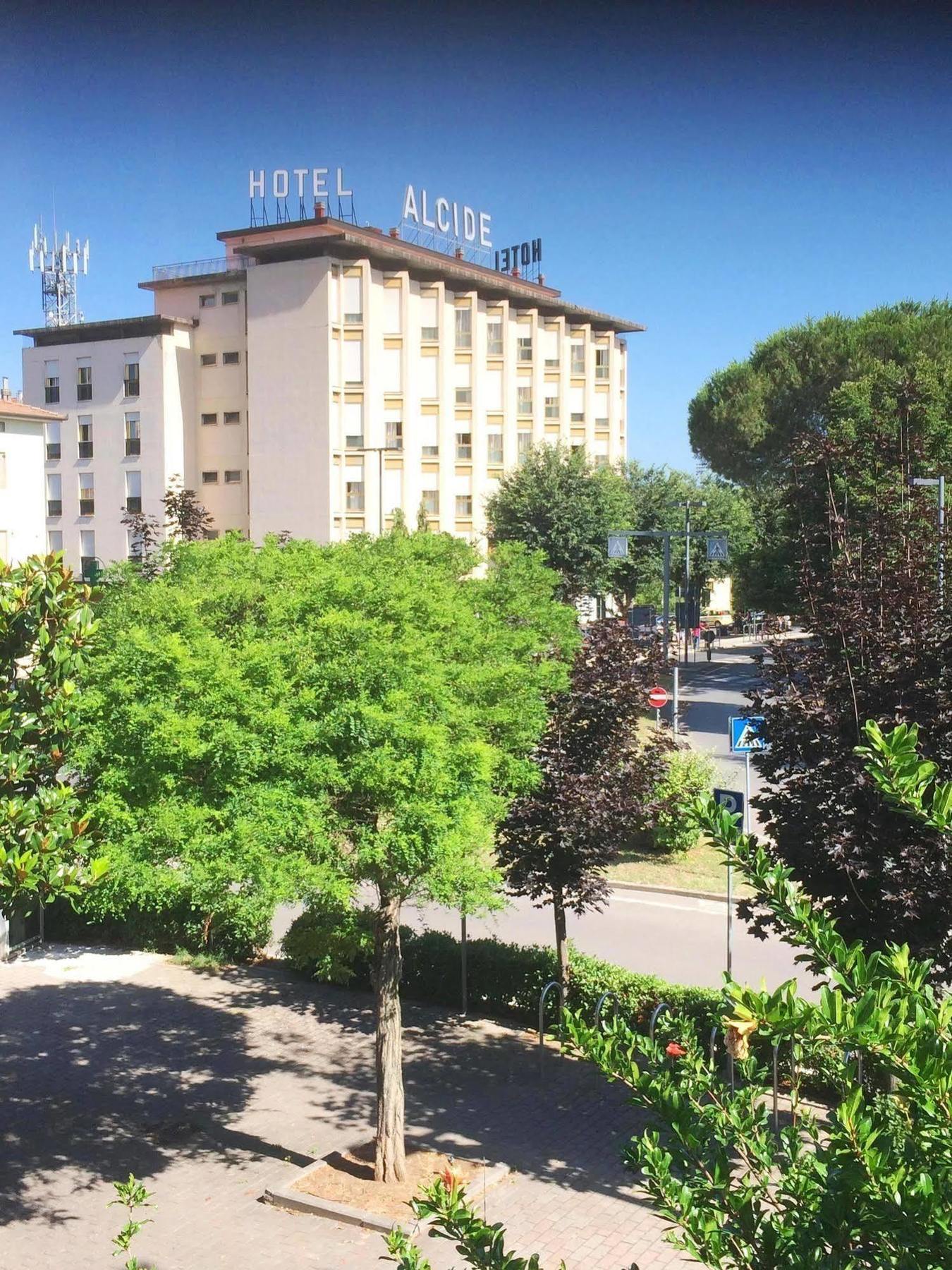 Hotel Ristorante Alcide Poggibonsi Bagian luar foto