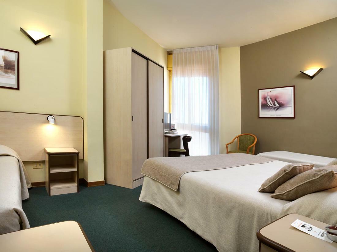 Hotel Ristorante Alcide Poggibonsi Bagian luar foto